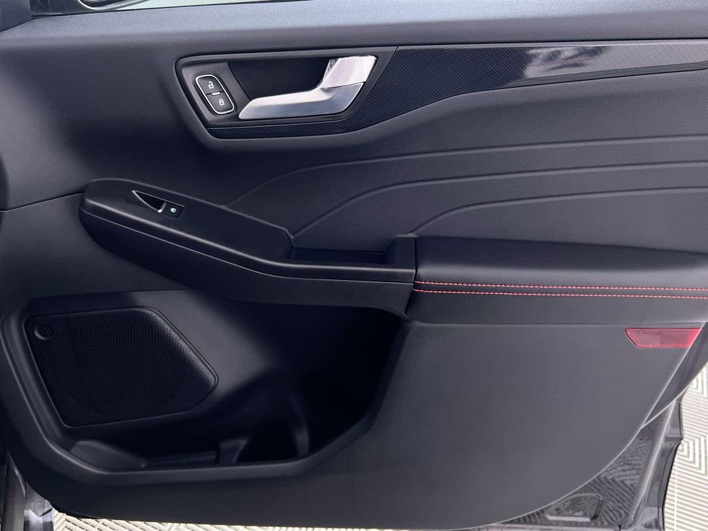 Used 2024 Ford Escape ST-Line w/ Equipment Group 301A image 30