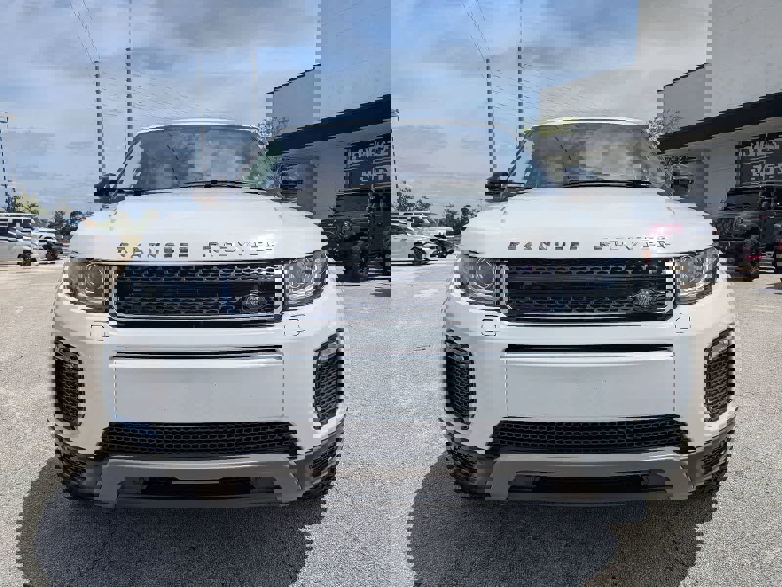 Used 2019 Land Rover Range Rover Evoque SE Premium image 2