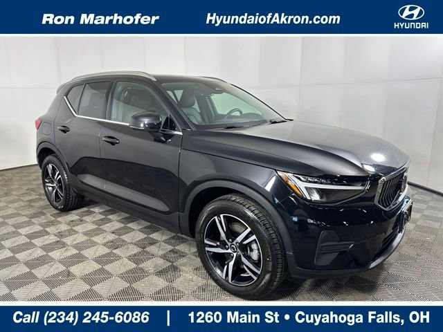 Used 2025 Volvo XC40 B5 Core