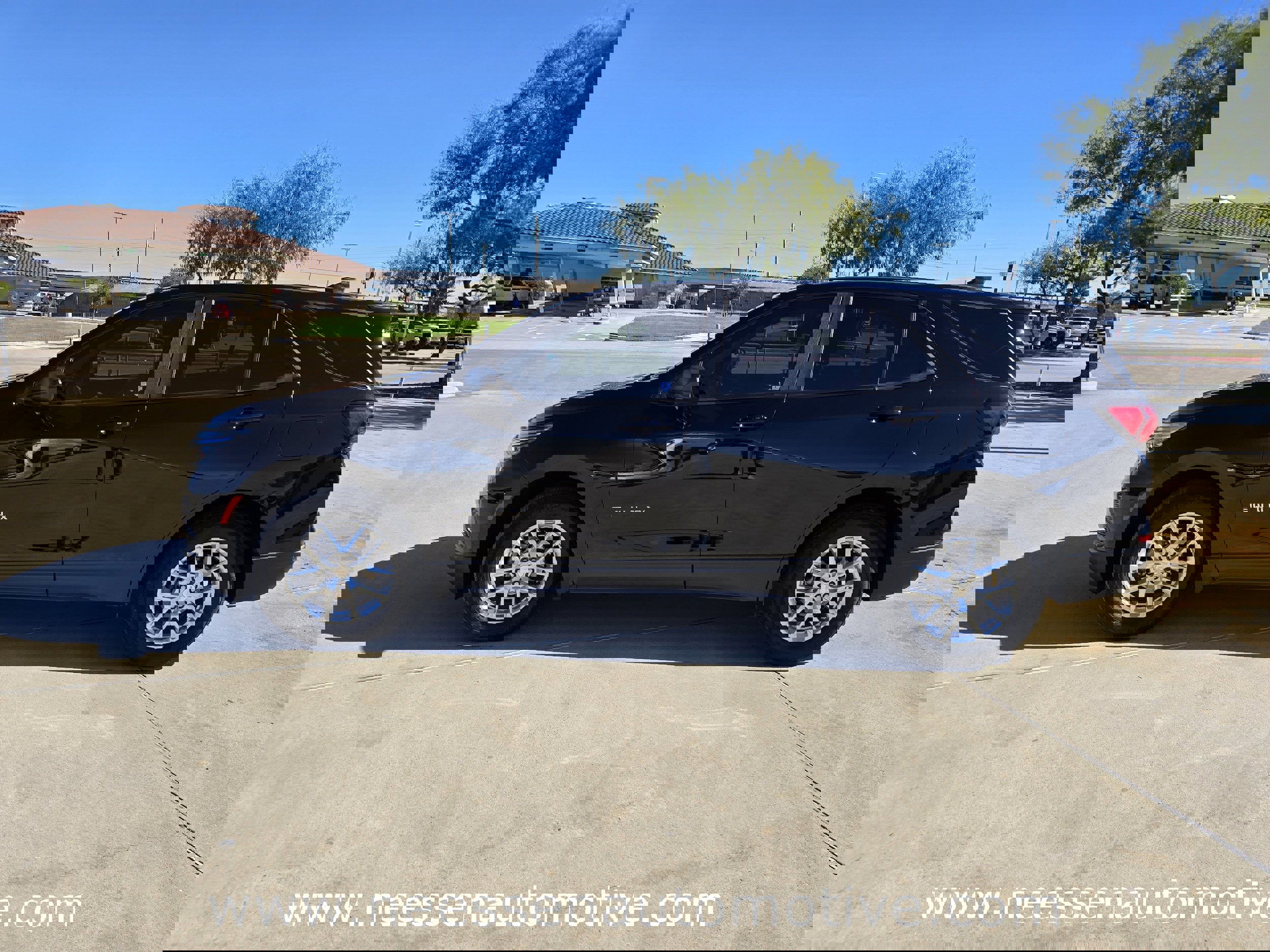 Used 2024 Chevrolet Equinox LS w/ LS Convenience Package image 4