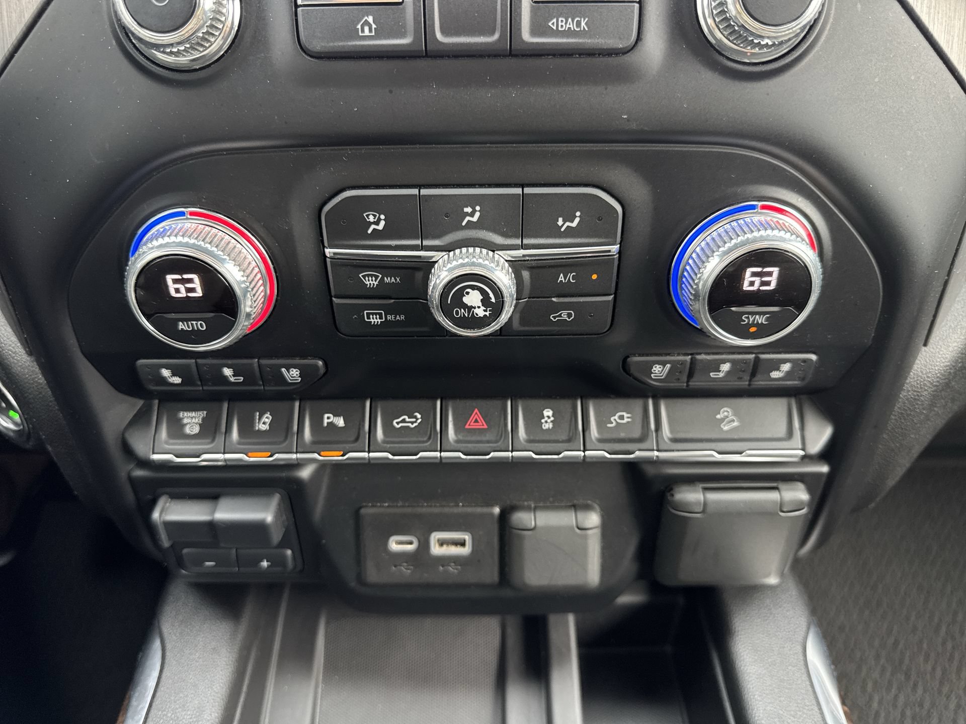 Used 2020 GMC Sierra 2500 Denali w/ Denali Ultimate Package AWD/4WD image 19