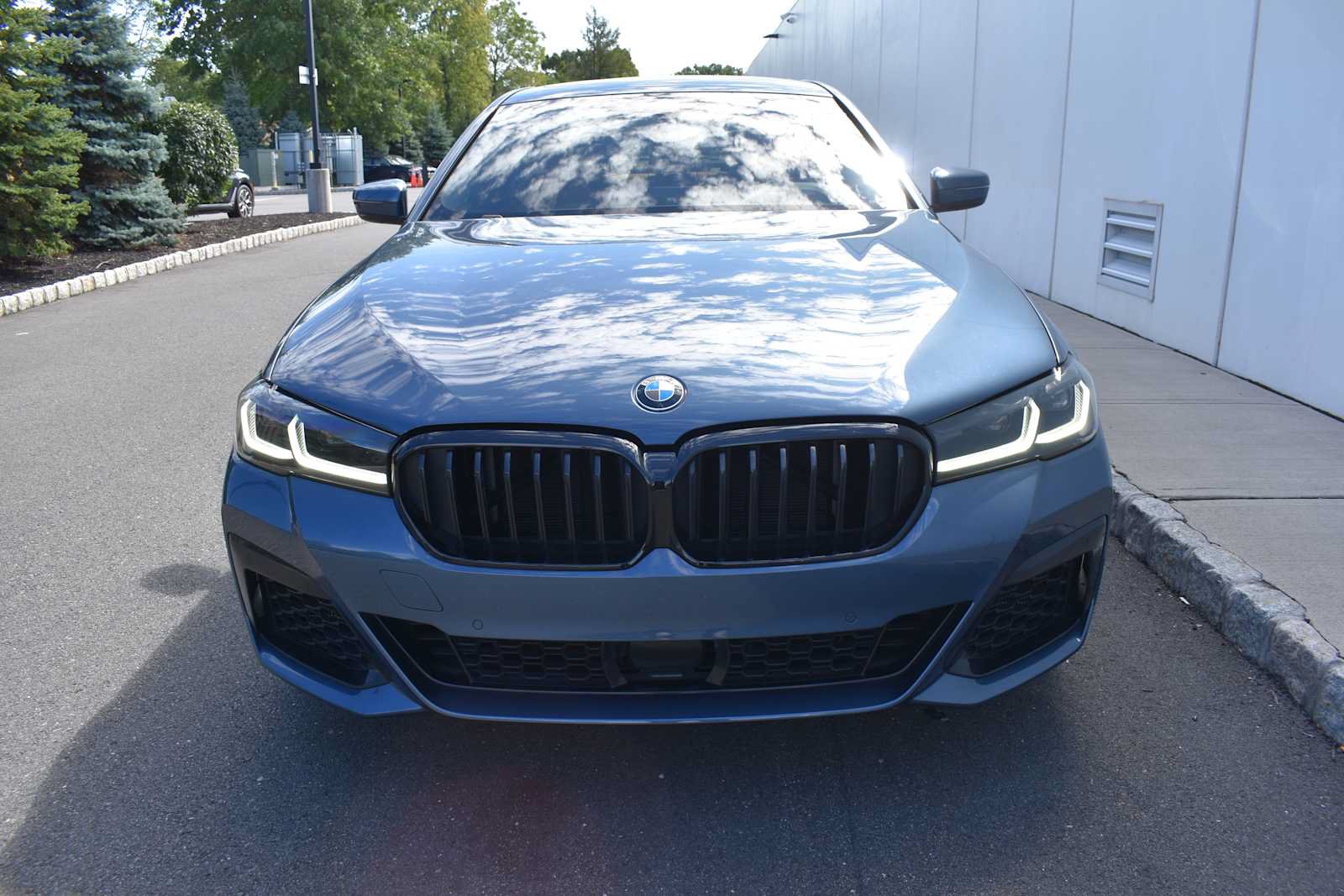 Used 2023 BMW 540i xDrive w/ M Sport Package AWD/4WD image 2
