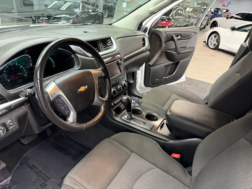 Used 2017 Chevrolet Traverse LT FWD image 31