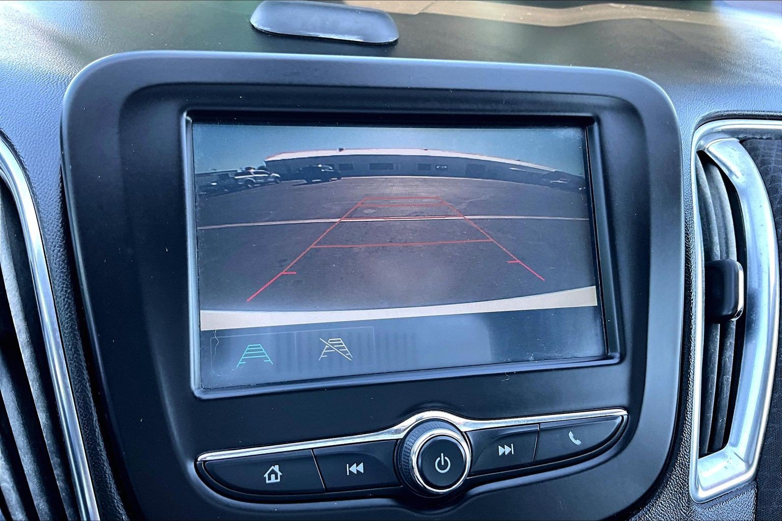 Used 2018 Chevrolet Malibu LT FWD image 21