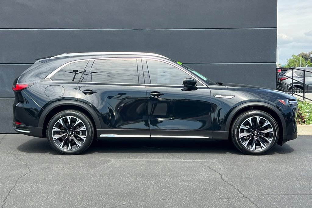 Certified 2024 MAZDA CX-90 Plug-In Hybrid w/ Premium Pkg image 4