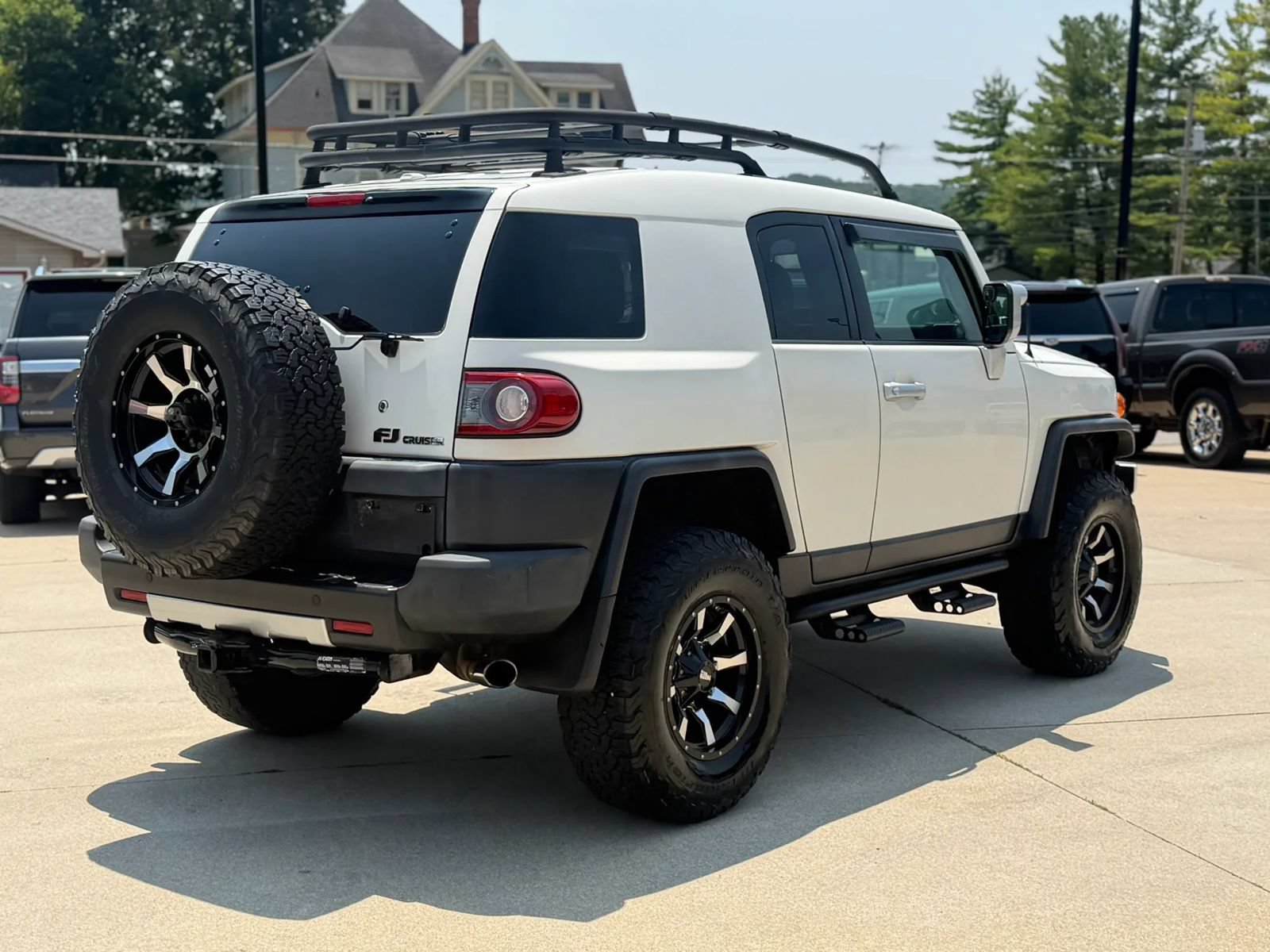 Used 2012 Toyota FJ Cruiser 4WD w/ Upgrade Pkg image 2