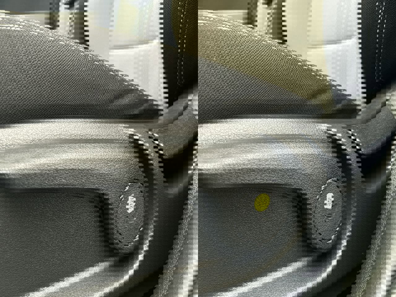 Used 2021 Hyundai Venue SEL image 13