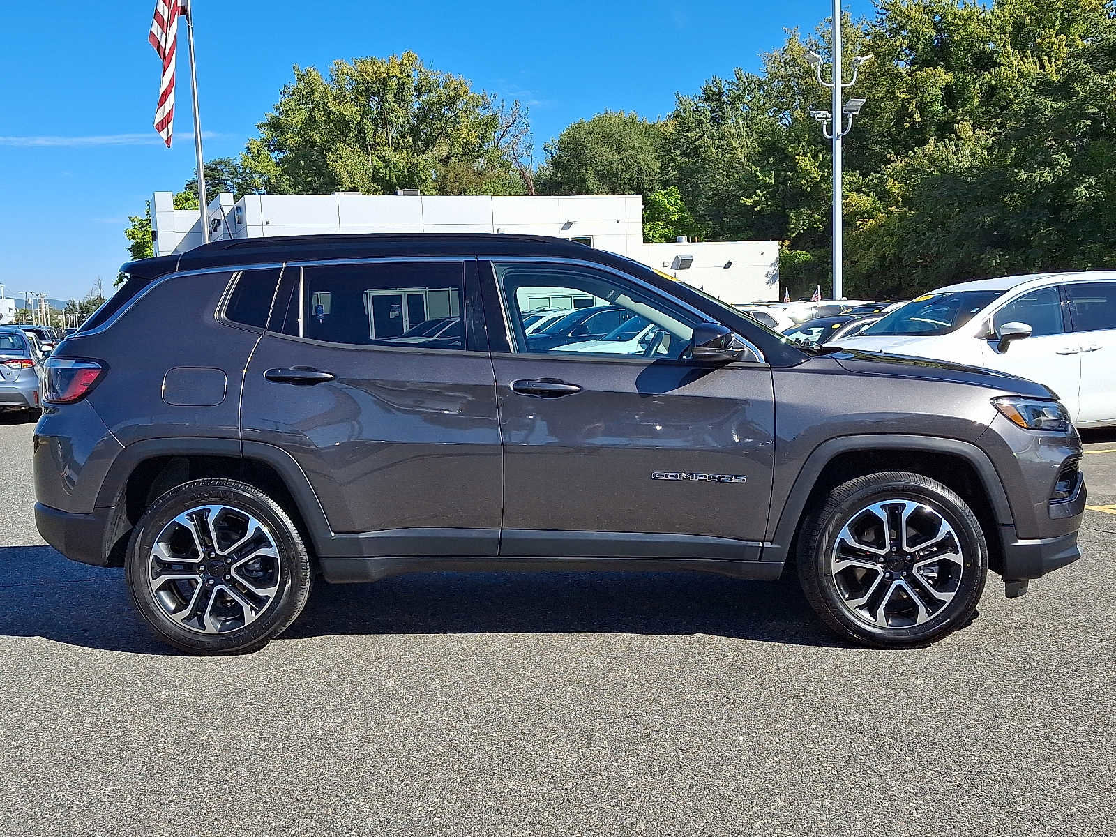 Certified 2022 Jeep Compass Limited image 7