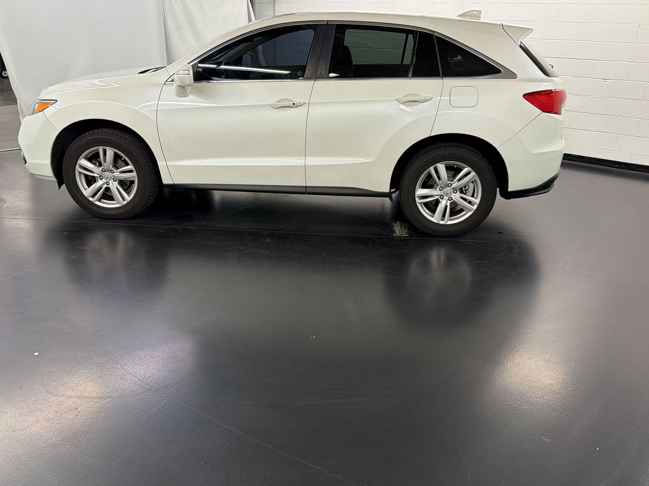 Used 2014 Acura RDX FWD w/ Technology Package image 2