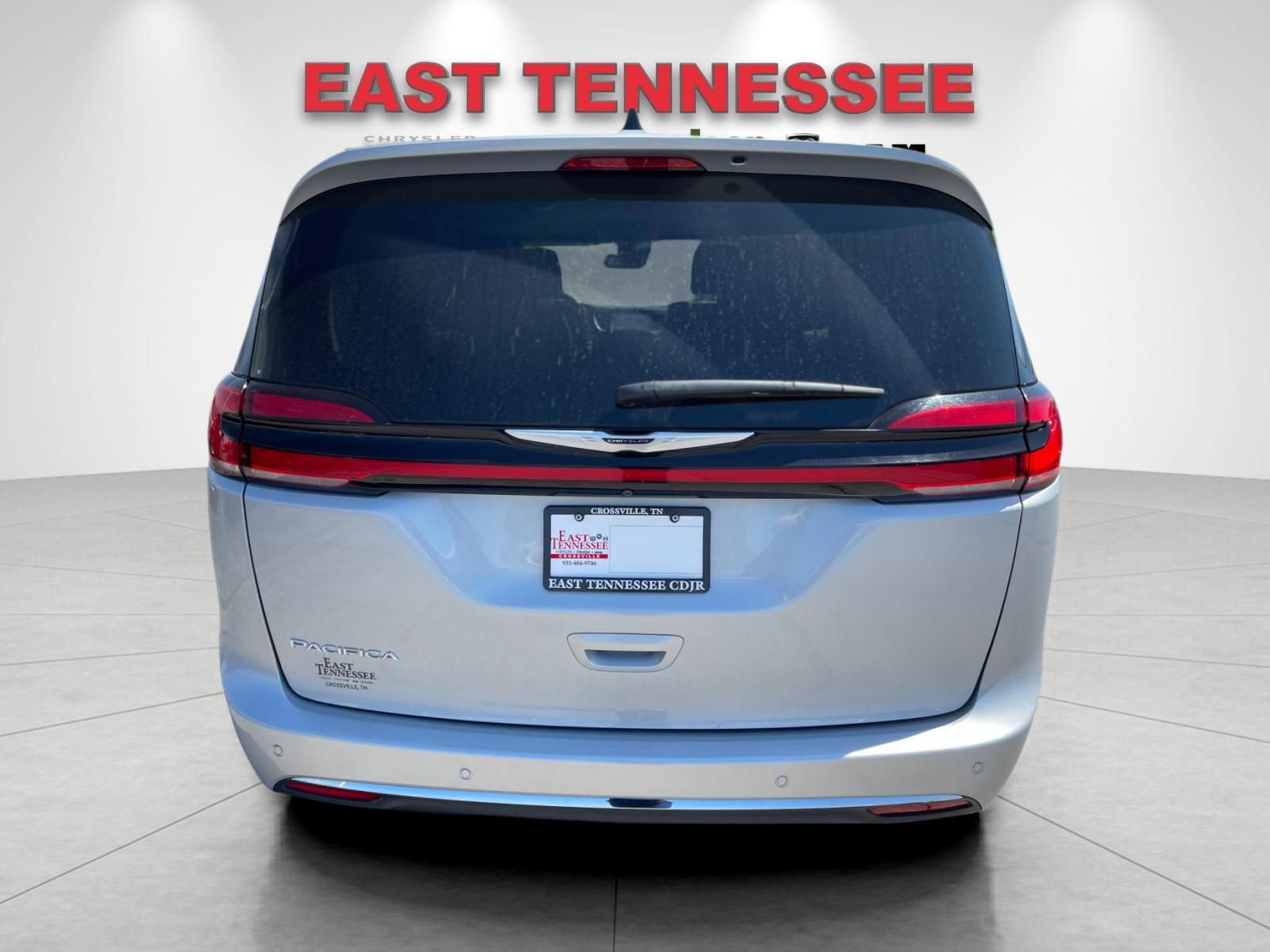Used 2024 Chrysler Pacifica Touring-L image 4