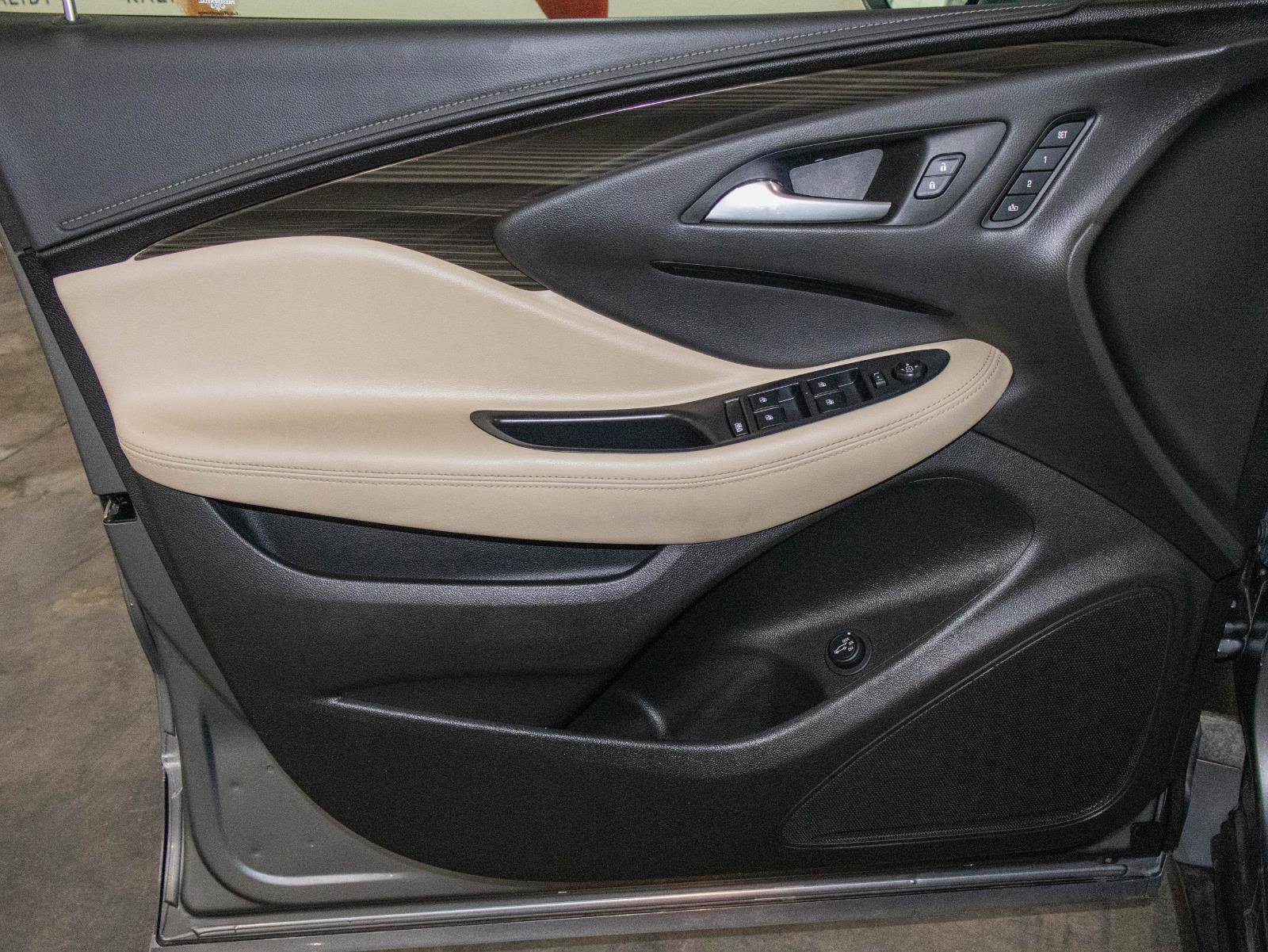 Used 2020 Buick Envision Essence image 11