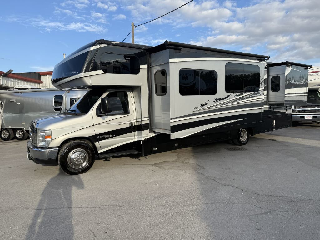Used 2017 Ford E-450 and Econoline 450 Super Duty w/ Motorhome Prep Package image 41