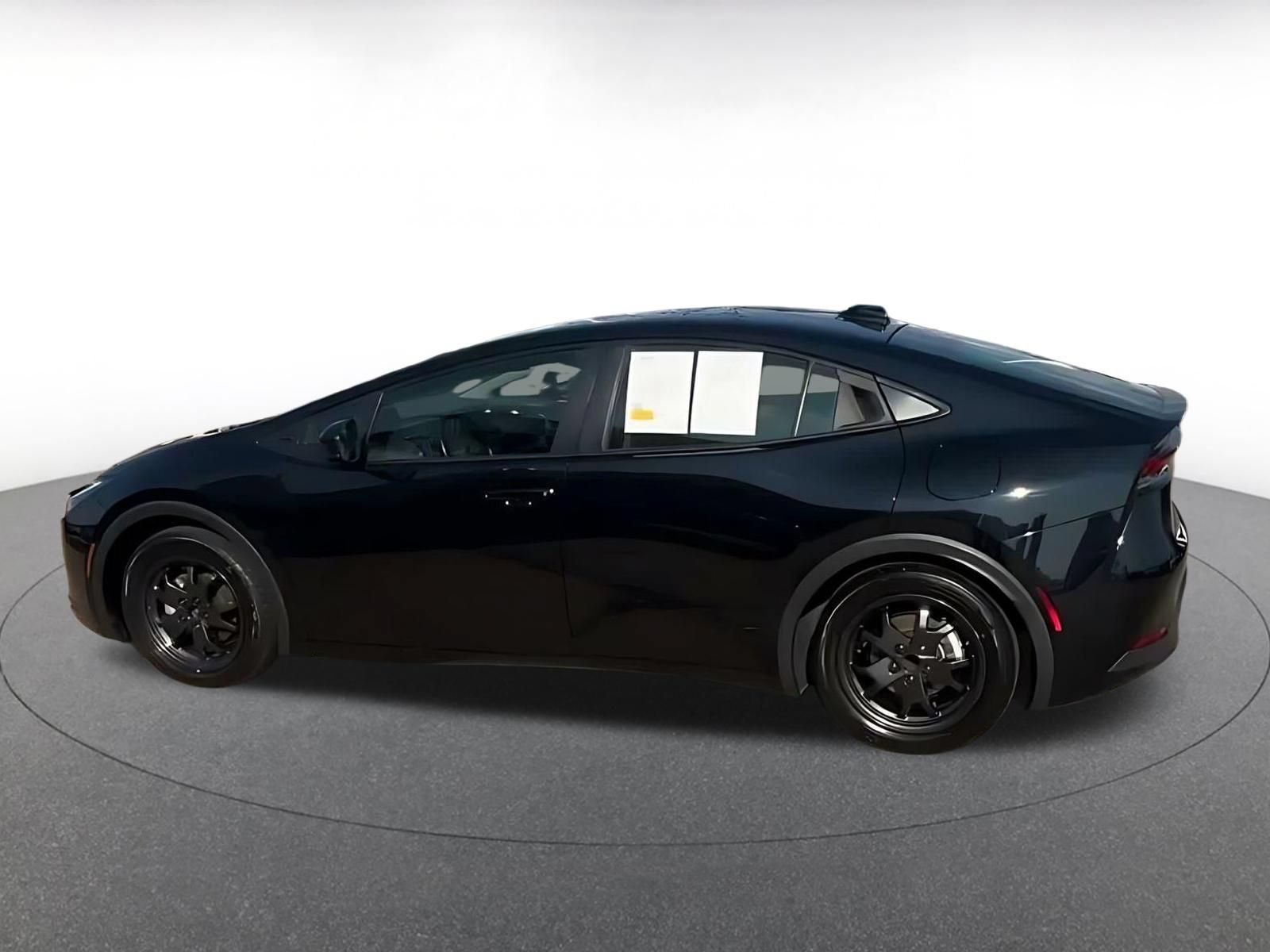 Used 2024 Toyota Prius LE FWD image 8