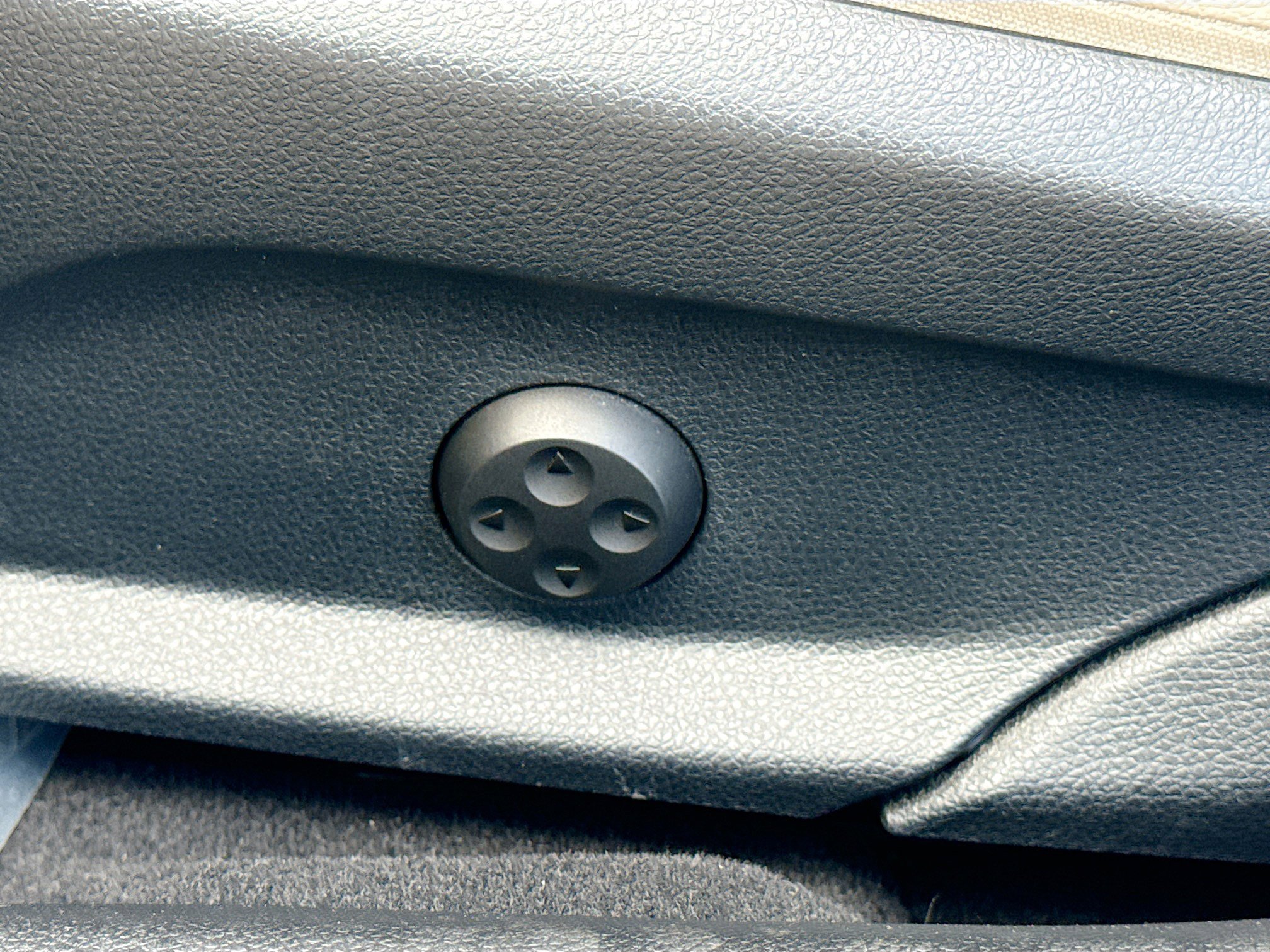 Used 2019 Mercedes-Benz C 300 Sedan image 24