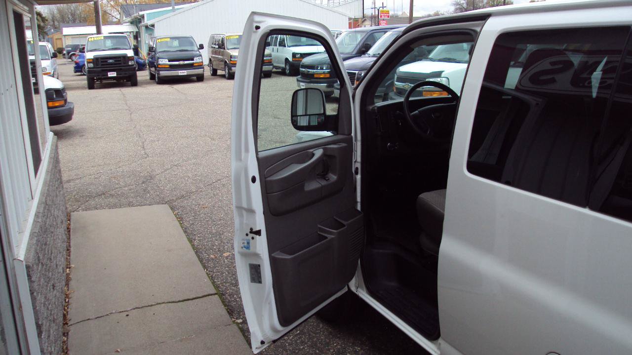 Used 2014 Chevrolet Express 1500 LT w/ LT Preferred Equipment Group AWD/4WD image 17
