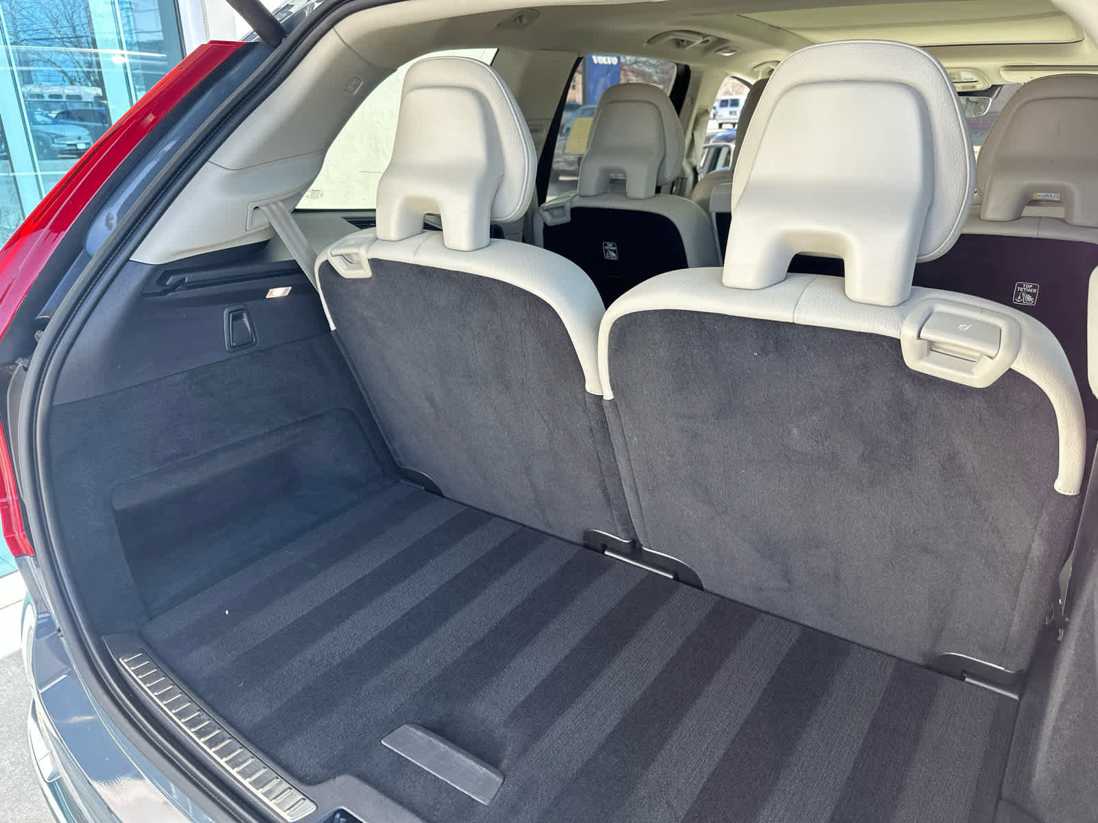 Used 2023 Volvo XC90 B6 Plus image 12