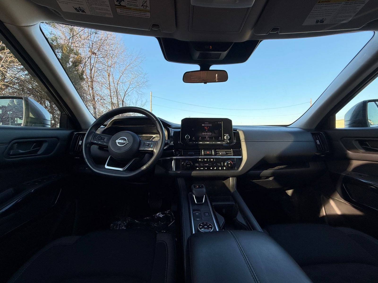 Used 2025 Nissan Pathfinder SV image 36