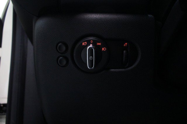 Used 2021 MINI Cooper 4-Door Hardtop w/ Storage Package image 9