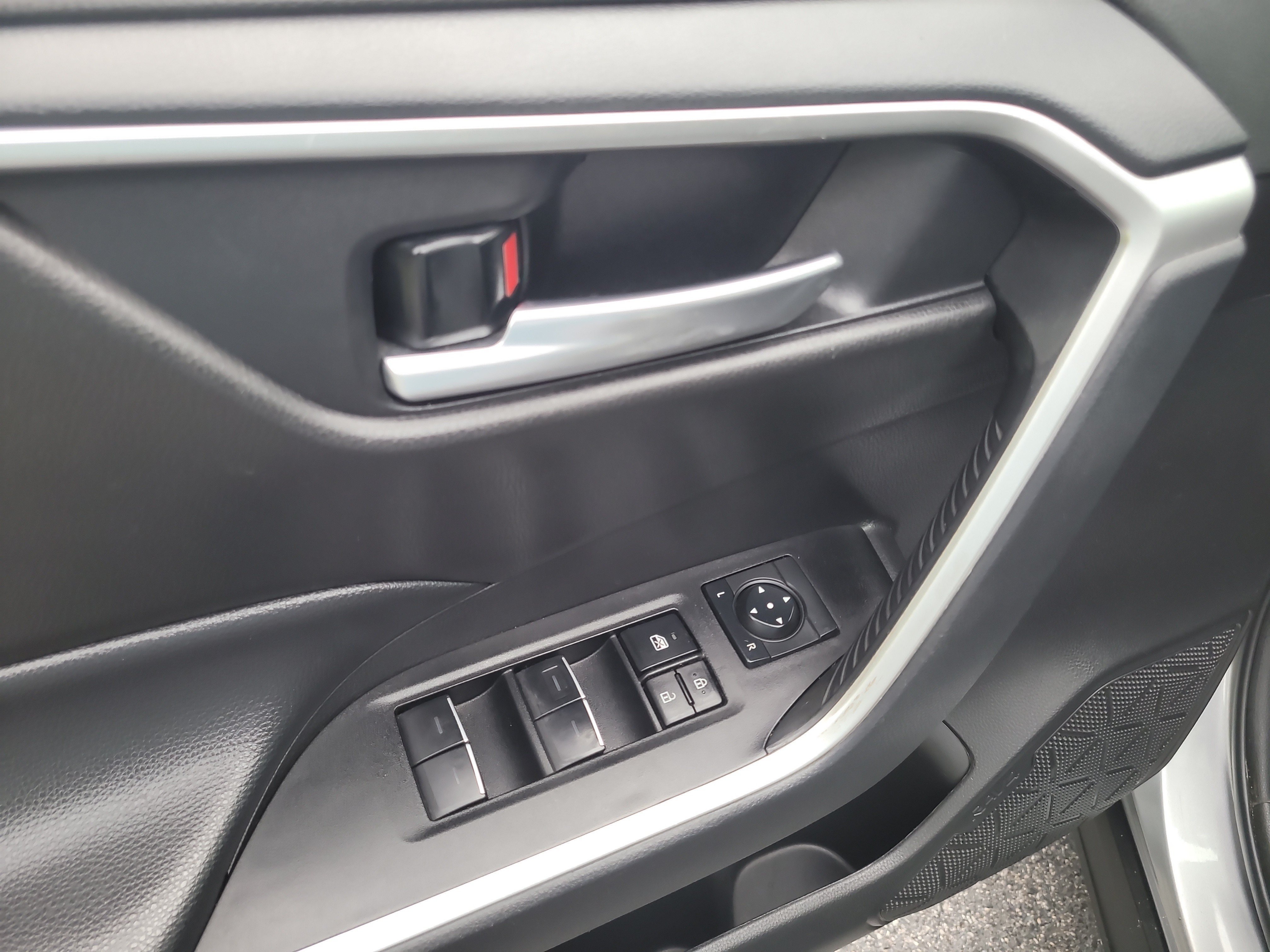 Certified 2025 Toyota RAV4 XLE w/ Convenience Package FWD image 19