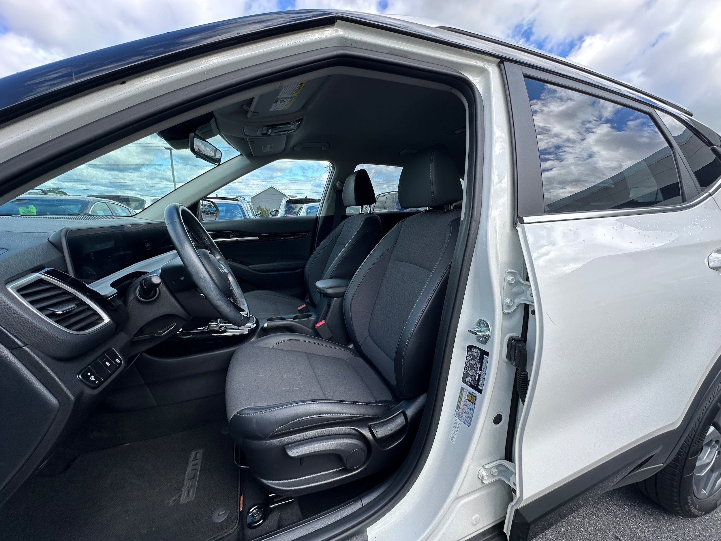 Used 2024 Kia Seltos S AWD/4WD image 20