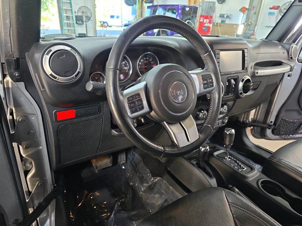 Used 2016 Jeep Wrangler Unlimited Rubicon AWD/4WD image 18