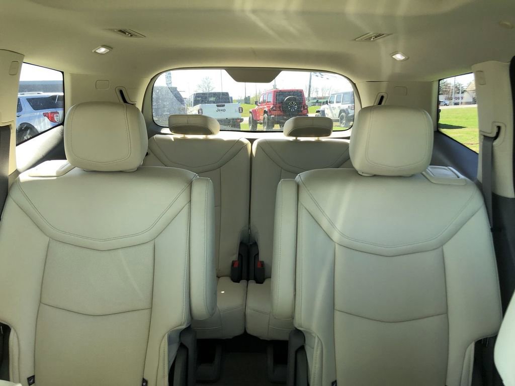 Used 2023 Cadillac XT6 Premium Luxury w/ Technology Package AWD/4WD image 13
