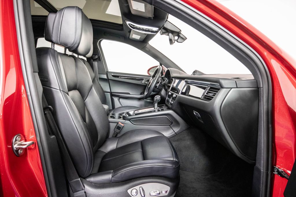 Used 2024 Porsche Macan Premium Package Plus w/ Premium Plus Package image 10