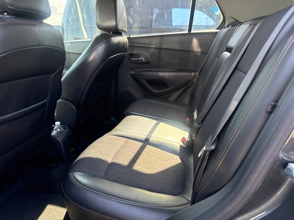 Used 2018 Chevrolet Trax LT w/ LT Convenience Package FWD image 5