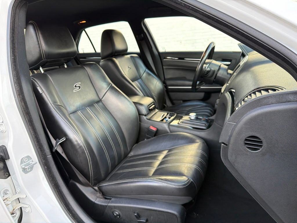 Used 2019 Chrysler 300 S RWD image 13
