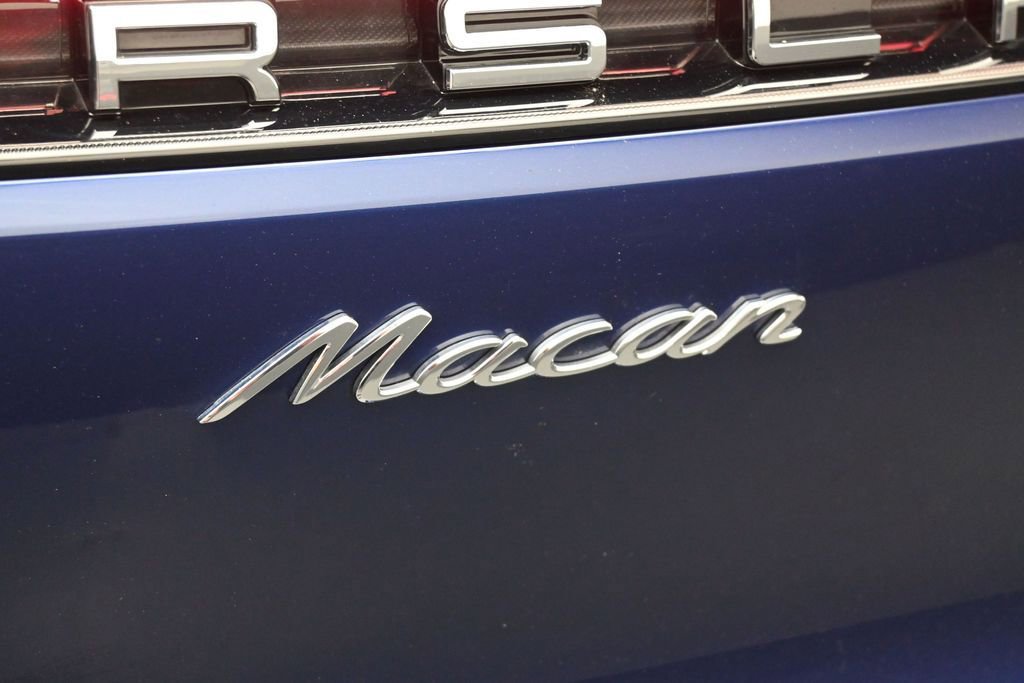 Used 2025 Porsche Macan AWD/4WD image 9