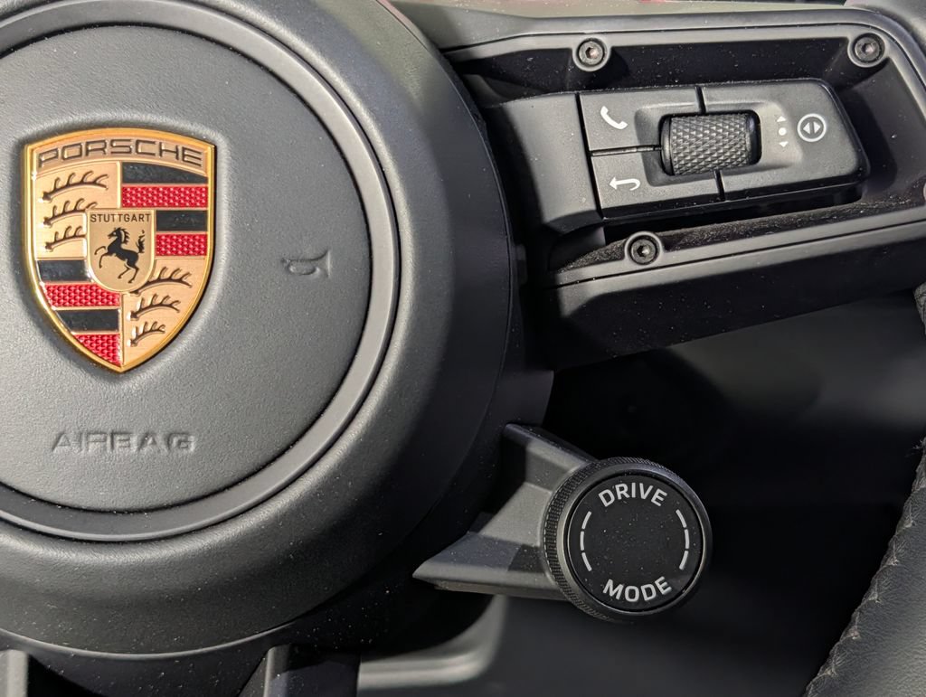 Certified 2025 Porsche Macan 4S Electric AWD/4WD image 37
