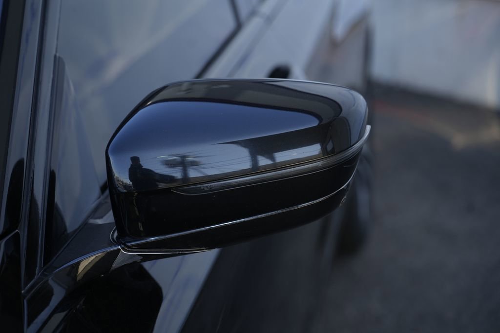 Used 2020 BMW 750i xDrive w/ Cold Weather Package image 12