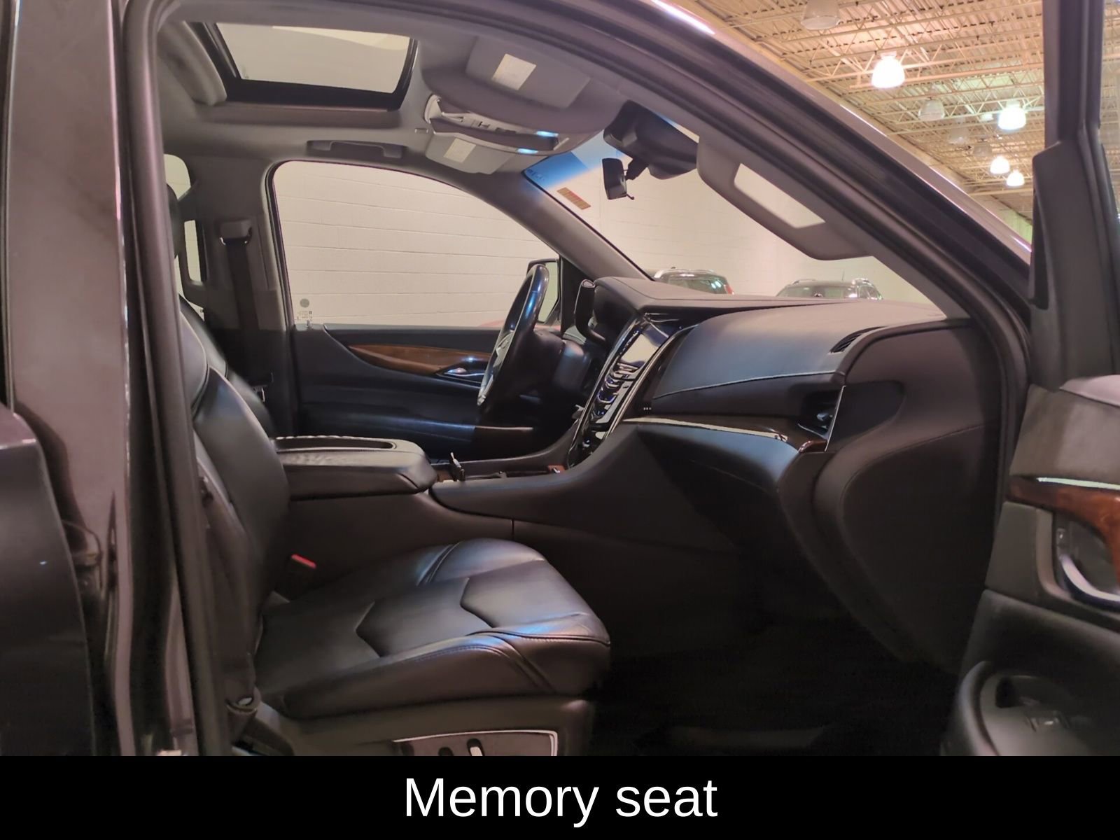 Used 2017 Cadillac Escalade Premium Luxury image 9