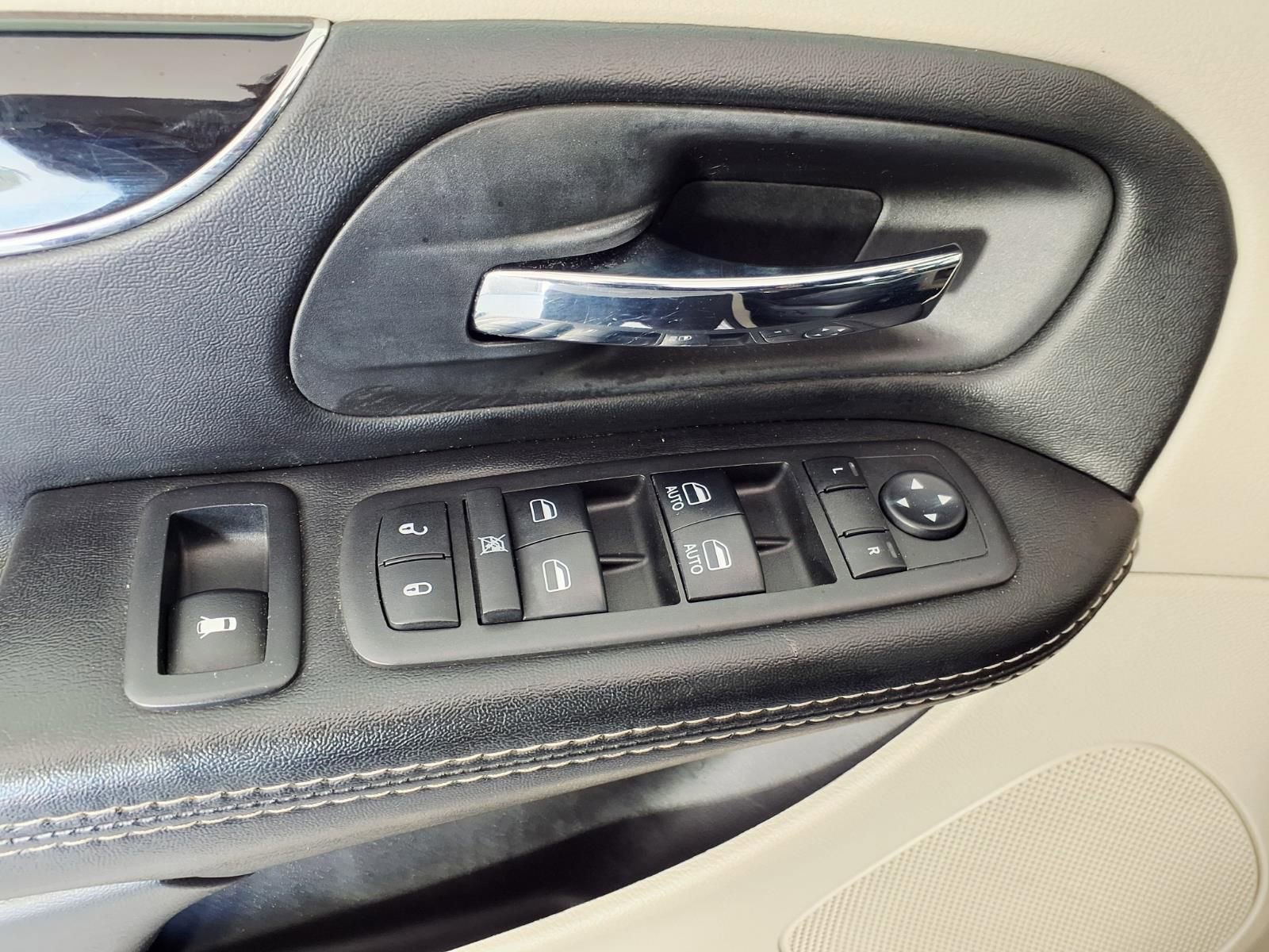 Used 2017 Dodge Grand Caravan SXT FWD image 22