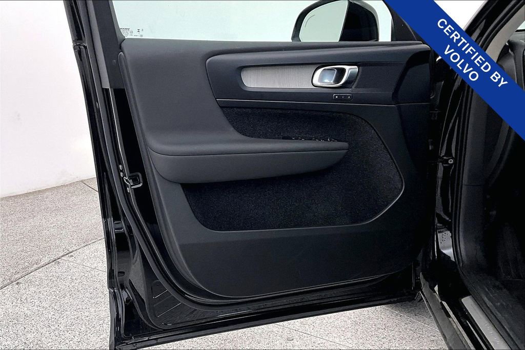 Certified 2025 Volvo XC40 B5 Plus image 24
