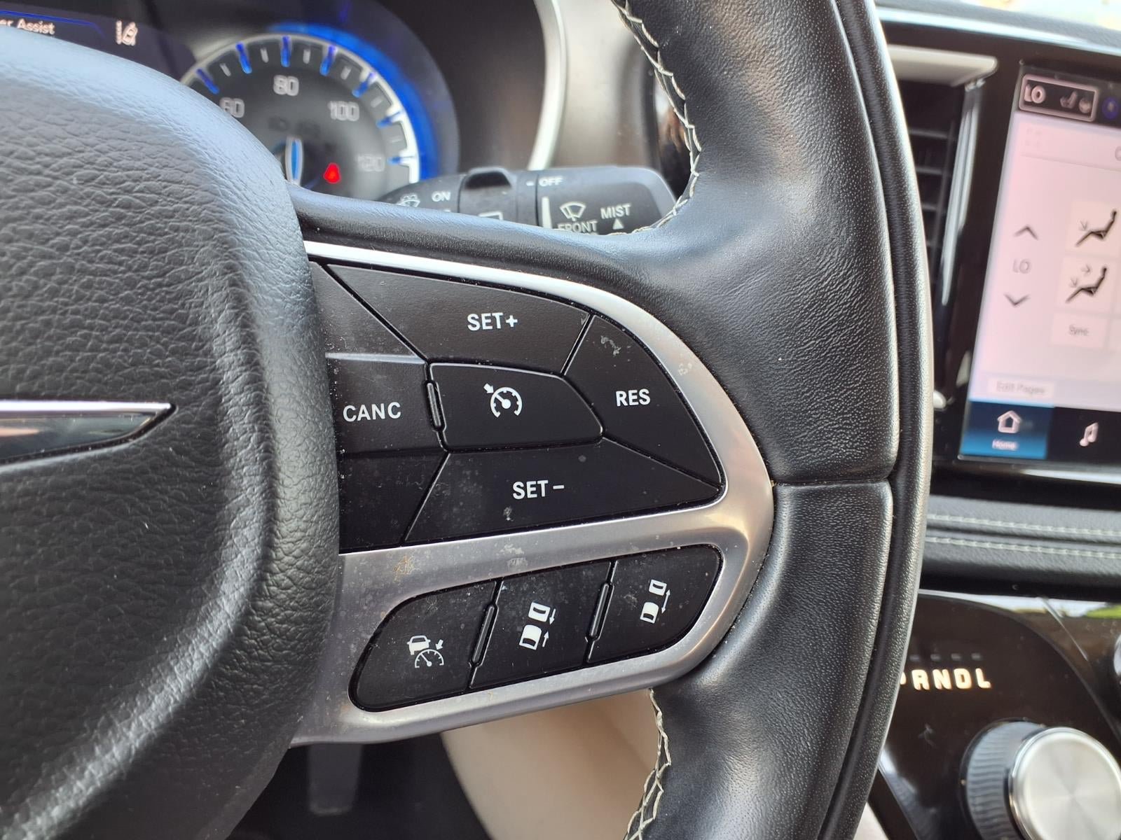 Certified 2022 Chrysler Pacifica Touring-L AWD/4WD image 13