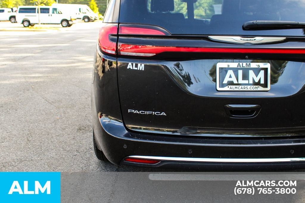 Used 2023 Chrysler Pacifica Touring-L FWD image 12