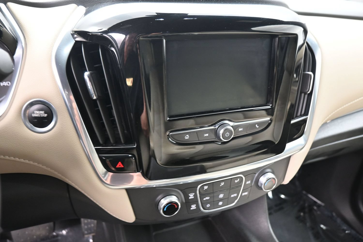 Used 2022 Chevrolet Traverse LS FWD image 15