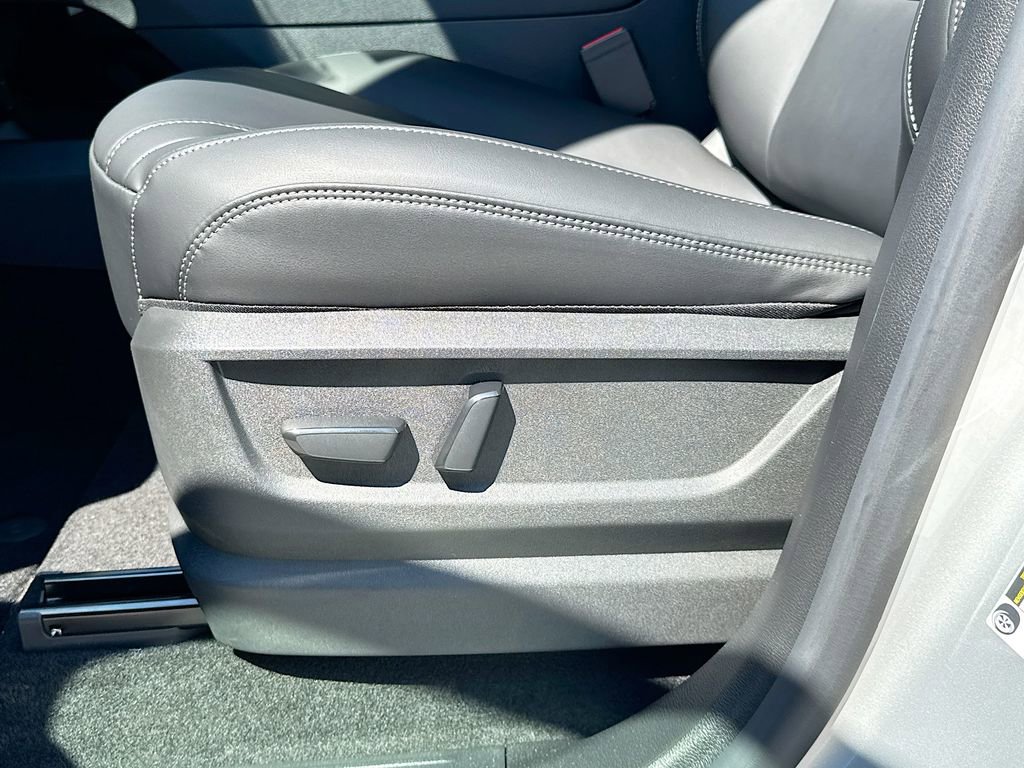 New 2026 Nissan Armada SV image 18