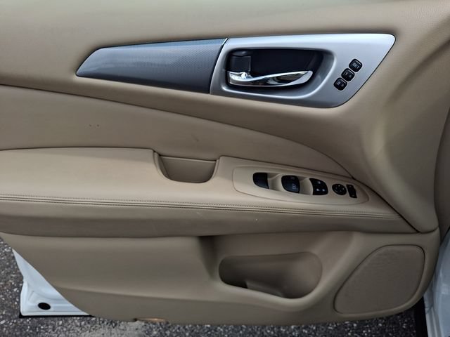 Used 2019 Nissan Pathfinder SL AWD/4WD image 12
