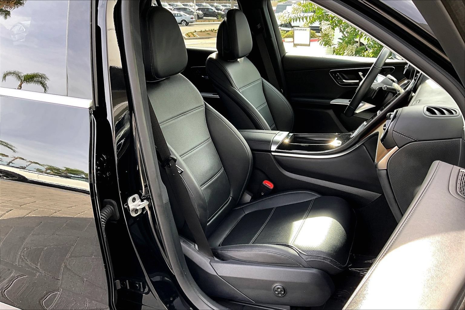 Used 2025 Mercedes-Benz GLC 350e 4MATIC image 7
