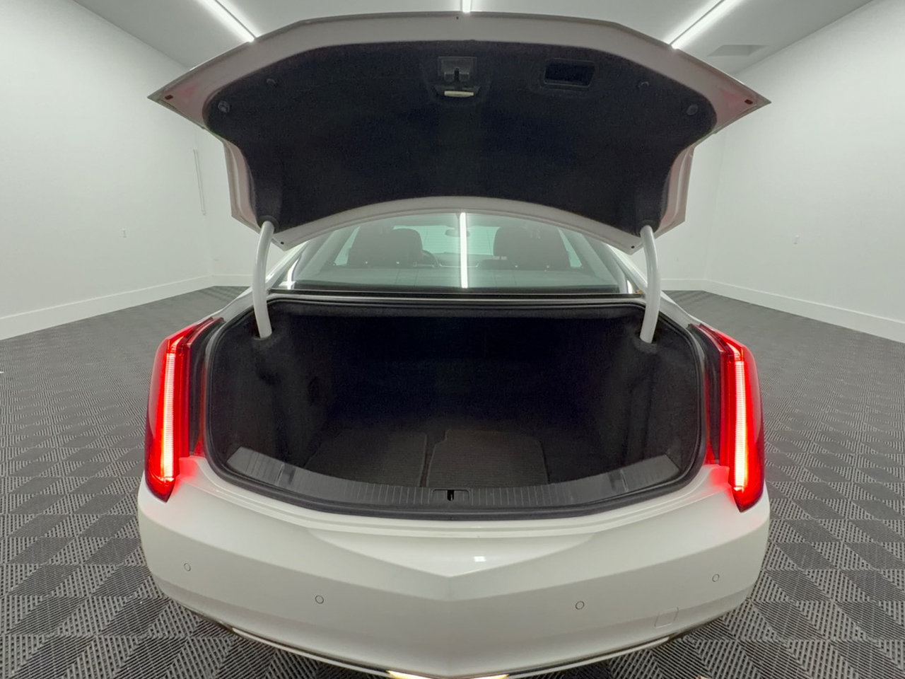 Used 2017 Cadillac XTS Luxury AWD/4WD image 26