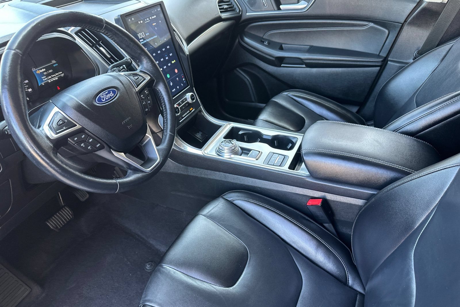 Used 2022 Ford Edge Titanium w/ Class II Trailer Tow Package AWD/4WD image 10