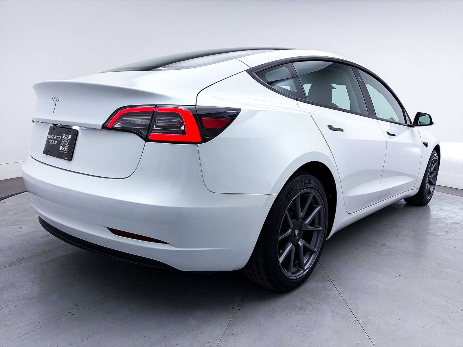 Used 2023 Tesla Model 3 Standard Range image 14