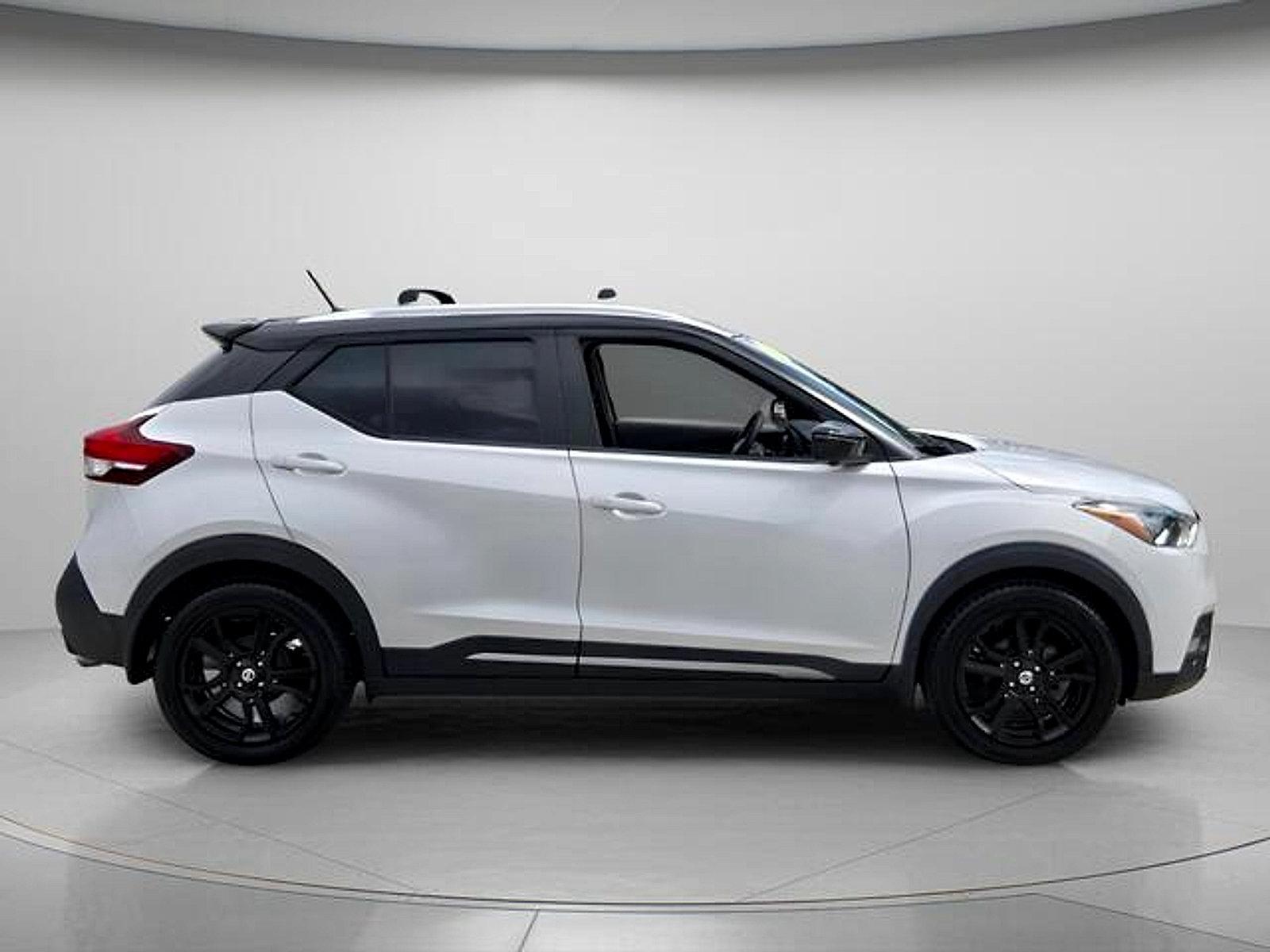 Used 2020 Nissan Kicks SR w/ Exterior Package FWD image 5