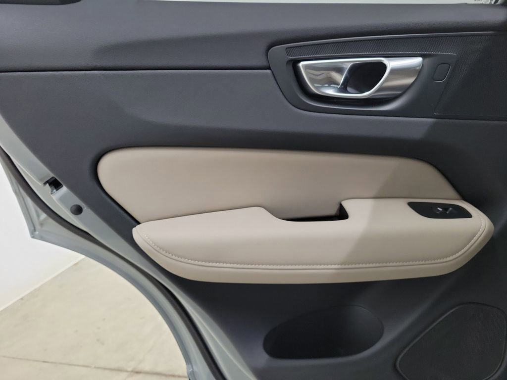 New 2026 Volvo XC60 B5 Plus w/ Protection Package Premier AWD/4WD image 15