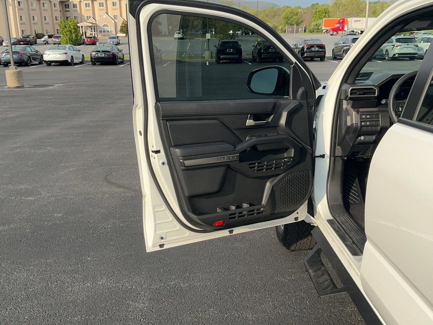 Certified 2024 Toyota Tacoma TRD Off-Road AWD/4WD image 19