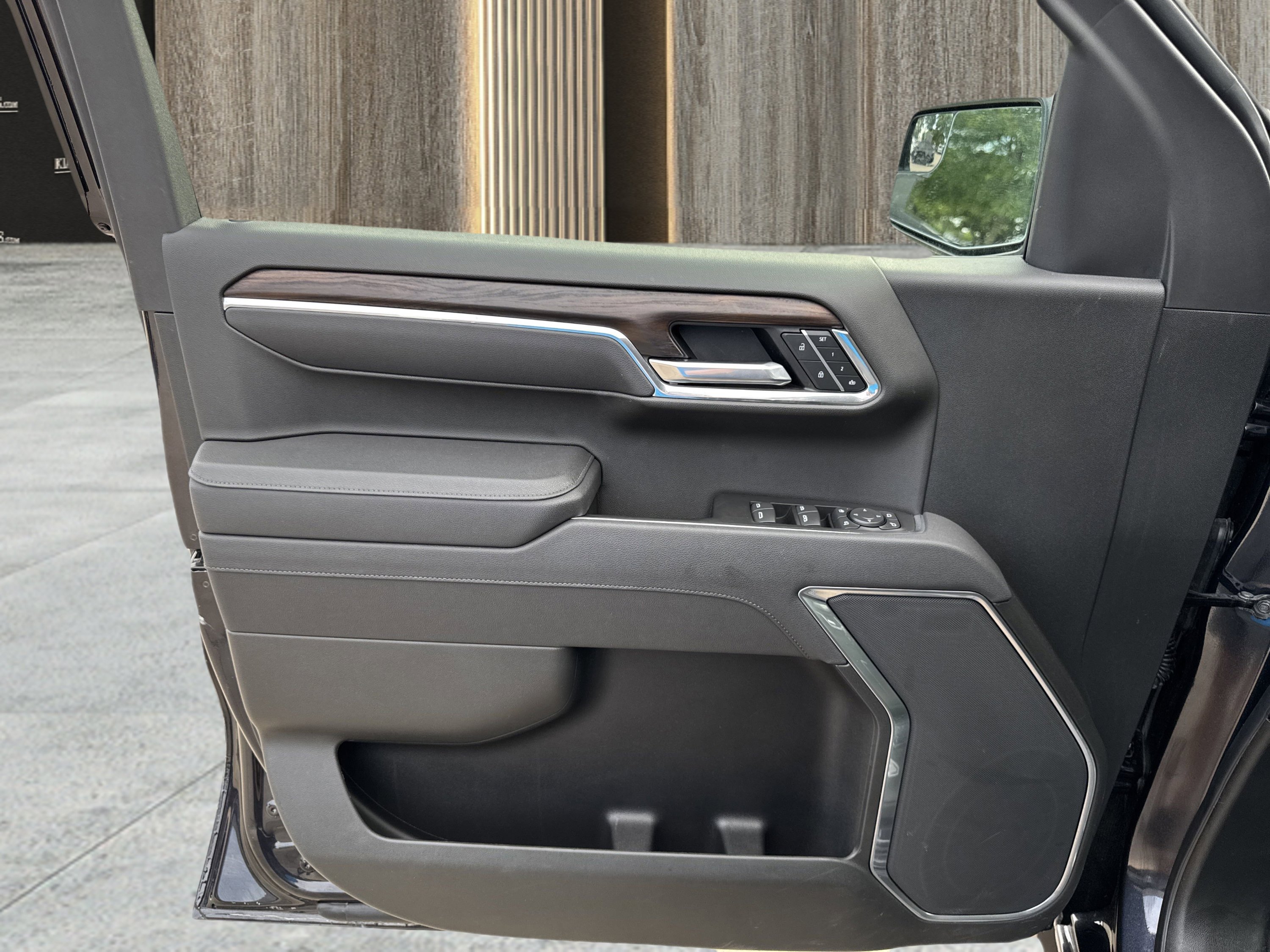 Used 2025 GMC Sierra 1500 SLT image 16