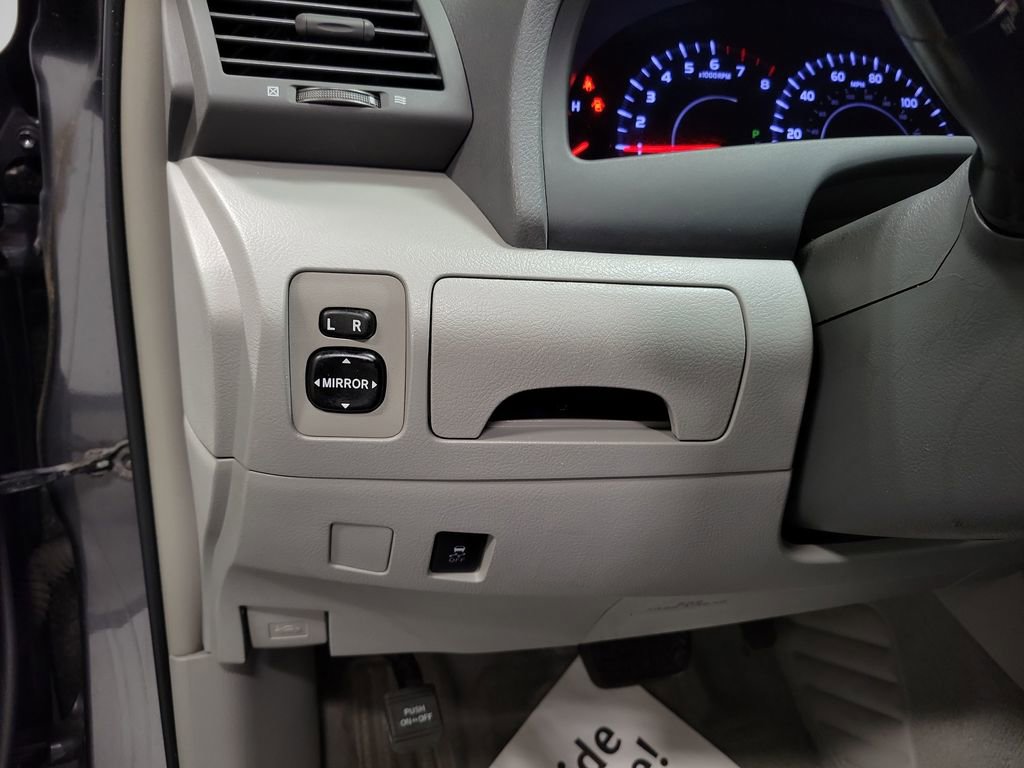 Used 2010 Toyota Camry LE image 19
