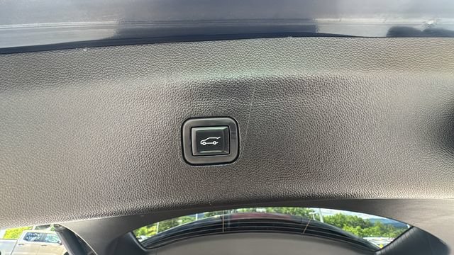 Used 2020 Buick Enclave Essence w/ Sound and Sites Package AWD/4WD image 25